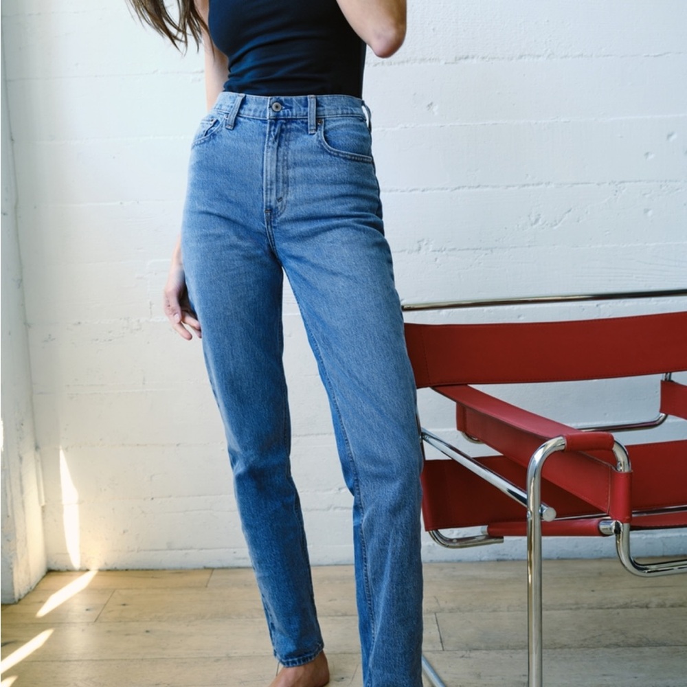Abercrombie Two Toned Curve Love Ultra High Rise 90s Straight Jean